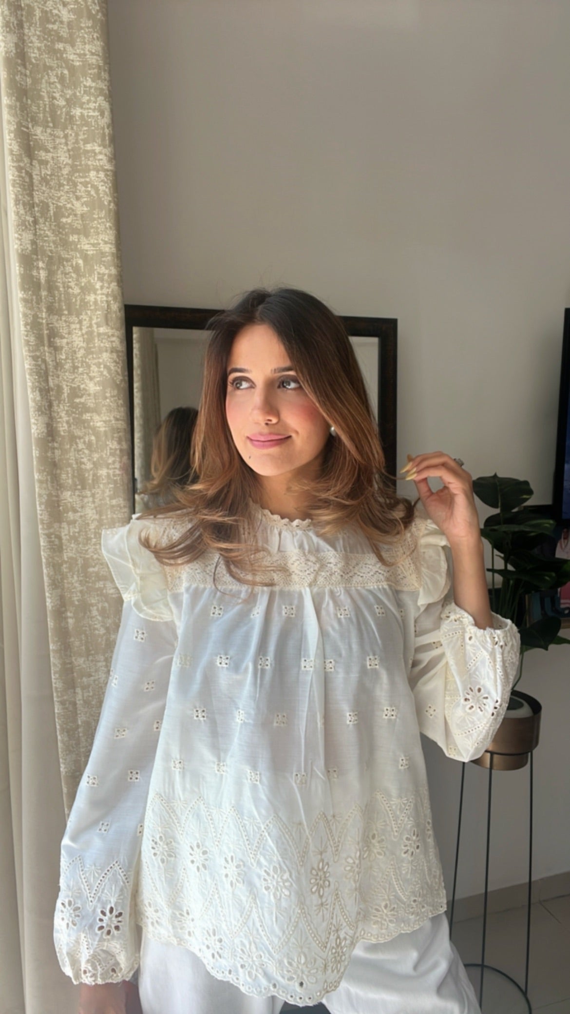 Summer Eplique Poplin Top