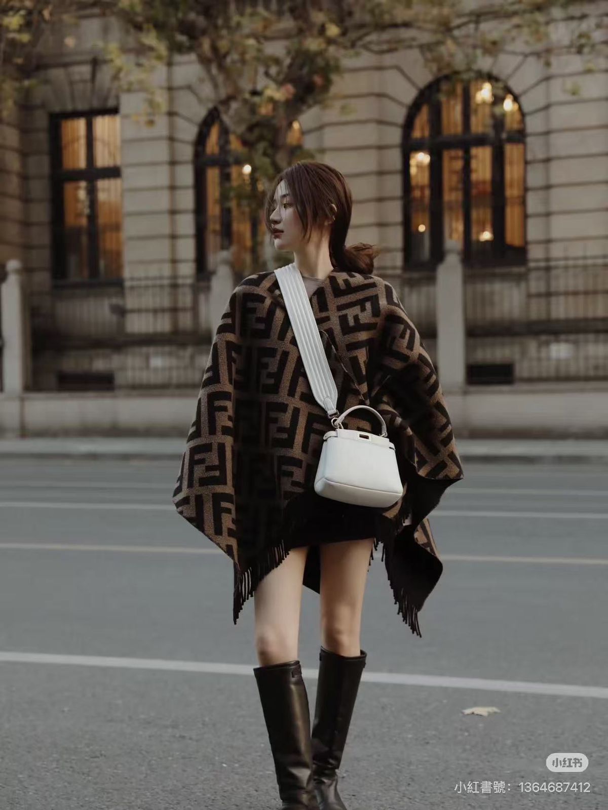 Brown Fall Cape Spread