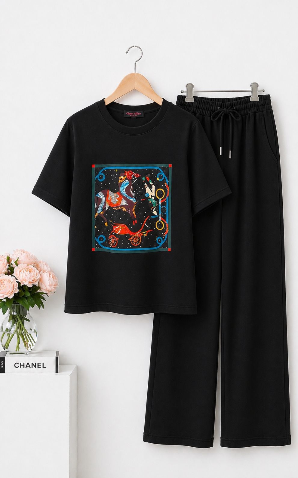 Art Motif Black Lounge Set